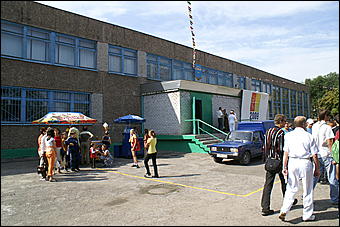 23 августа 2009 г., Барнаул   Открытие спортивной площадки в Железнодорожном районе Барнаула 