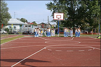 23 августа 2009 г., Барнаул   Открытие спортивной площадки в Железнодорожном районе Барнаула 