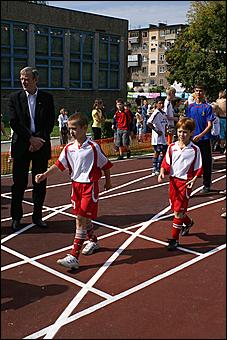 23 августа 2009 г., Барнаул   Открытие спортивной площадки в Железнодорожном районе Барнаула 