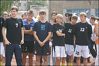 23 августа 2009 г., Барнаул   Открытие спортивной площадки в Железнодорожном районе Барнаула 