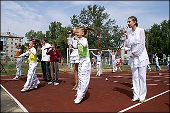 23 августа 2009 г., Барнаул   Открытие спортивной площадки в Железнодорожном районе Барнаула 