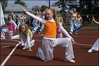 23 августа 2009 г., Барнаул   Открытие спортивной площадки в Железнодорожном районе Барнаула 