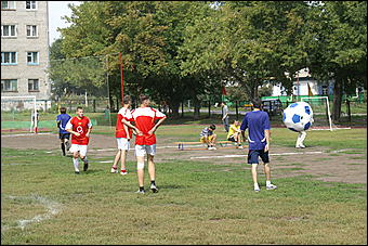 23 августа 2009 г., Барнаул   Открытие спортивной площадки в Железнодорожном районе Барнаула 