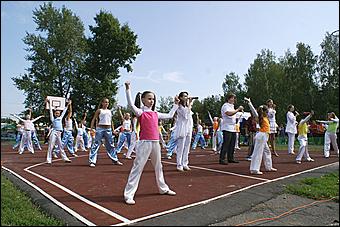 23 августа 2009 г., Барнаул   Открытие спортивной площадки в Железнодорожном районе Барнаула 