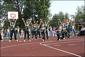 23 августа 2009 г., Барнаул   Открытие спортивной площадки в Железнодорожном районе Барнаула 