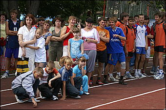 23 августа 2009 г., Барнаул   Открытие спортивной площадки в Железнодорожном районе Барнаула 