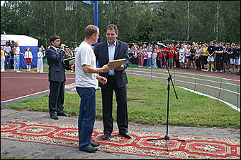 23 августа 2009 г., Барнаул   Открытие спортивной площадки в Железнодорожном районе Барнаула 