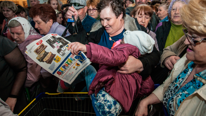 20 апрель 2016 г., Барнаул &copy; Амител Вячеслав Мельников   Когда тележка дороже золота. Открытие новой "Ленты". Фоторепортаж
