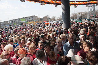20 апрель 2016 г., Барнаул © Амител Вячеслав Мельников   Когда тележка дороже золота. Открытие новой "Ленты". Фоторепортаж
