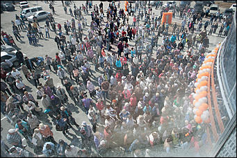 20 апрель 2016 г., Барнаул © Амител Вячеслав Мельников   Когда тележка дороже золота. Открытие новой "Ленты". Фоторепортаж
