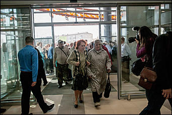 20 апрель 2016 г., Барнаул © Амител Вячеслав Мельников   Когда тележка дороже золота. Открытие новой "Ленты". Фоторепортаж
