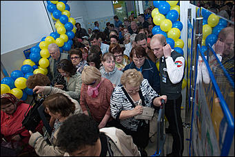 20 апрель 2016 г., Барнаул © Амител Вячеслав Мельников   Когда тележка дороже золота. Открытие новой "Ленты". Фоторепортаж
