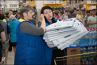 20 апрель 2016 г., Барнаул © Амител Вячеслав Мельников   Когда тележка дороже золота. Открытие новой "Ленты". Фоторепортаж
