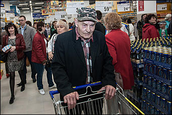 20 апрель 2016 г., Барнаул © Амител Вячеслав Мельников   Когда тележка дороже золота. Открытие новой "Ленты". Фоторепортаж
