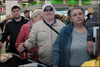 20 апрель 2016 г., Барнаул © Амител Вячеслав Мельников   Когда тележка дороже золота. Открытие новой "Ленты". Фоторепортаж
