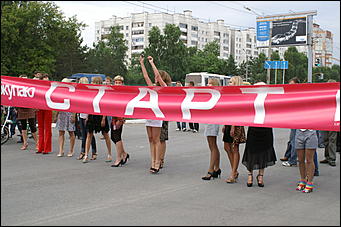 19 июня 2008 г., Барнаул   В Барнауле впервые состоялся забег на "шпильках"