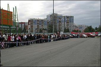 19 июня 2008 г., Барнаул   В Барнауле впервые состоялся забег на "шпильках"