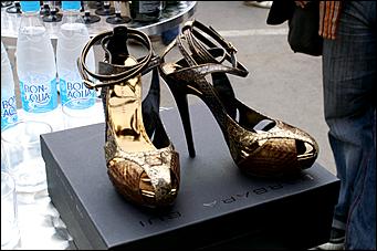 19 июня 2008 г., Барнаул   В Барнауле впервые состоялся забег на "шпильках"