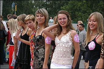 19 июня 2008 г., Барнаул   В Барнауле впервые состоялся забег на "шпильках"