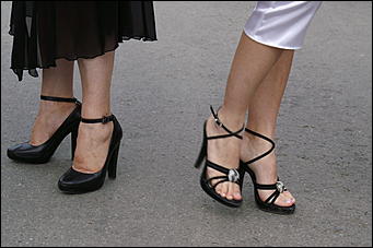 19 июня 2008 г., Барнаул   В Барнауле впервые состоялся забег на "шпильках"