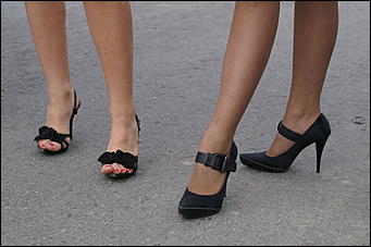 19 июня 2008 г., Барнаул   В Барнауле впервые состоялся забег на "шпильках"