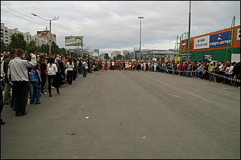 19 июня 2008 г., Барнаул   В Барнауле впервые состоялся забег на "шпильках"
