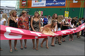 19 июня 2008 г., Барнаул   В Барнауле впервые состоялся забег на "шпильках"