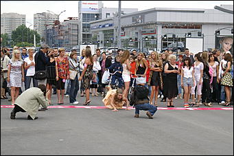 19 июня 2008 г., Барнаул   В Барнауле впервые состоялся забег на "шпильках"