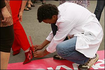 19 июня 2008 г., Барнаул   В Барнауле впервые состоялся забег на "шпильках"