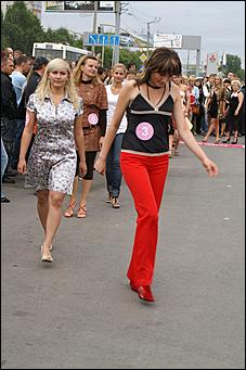 19 июня 2008 г., Барнаул   В Барнауле впервые состоялся забег на "шпильках"