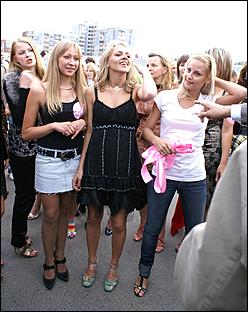 19 июня 2008 г., Барнаул   В Барнауле впервые состоялся забег на "шпильках"