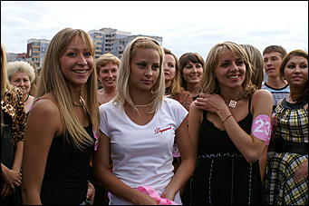 19 июня 2008 г., Барнаул   В Барнауле впервые состоялся забег на "шпильках"