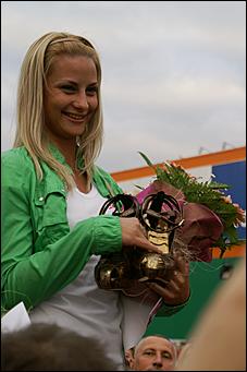 19 июня 2008 г., Барнаул   В Барнауле впервые состоялся забег на "шпильках"