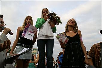 19 июня 2008 г., Барнаул   В Барнауле впервые состоялся забег на "шпильках"