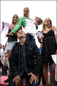 19 июня 2008 г., Барнаул   В Барнауле впервые состоялся забег на "шпильках"