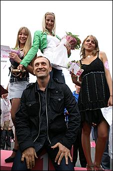 19 июня 2008 г., Барнаул   В Барнауле впервые состоялся забег на "шпильках"