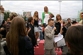 19 июня 2008 г., Барнаул   В Барнауле впервые состоялся забег на "шпильках"