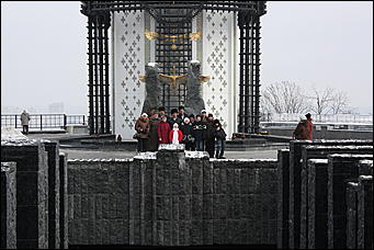 3 января 2009г., Киев, Украина   Мемориальный комплекс памяти жертв Голодомора в Киеве 