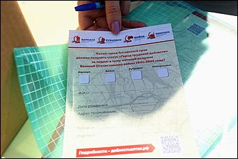 25 июня 2020 г., Барнаул. Екатерина Смолихина   Бюллетень, маска и перчатки. Как в Барнауле стартовало голосование по поправках в Конституцию 