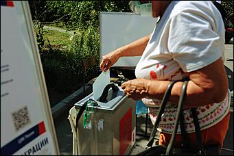 25 июня 2020 г., Барнаул. Екатерина Смолихина   Бюллетень, маска и перчатки. Как в Барнауле стартовало голосование по поправках в Конституцию 