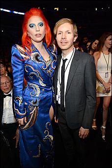 17 февраль 2016 г., Барнаул    Самые откровенные и странные наряды на Grammy 2016 года