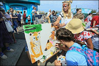 6 августа 2017 г., Барнаул. Екатерина Смолихина Саксофон для волка и скрипка для льва: барнаульский зоопарк отметил седьмой день рождения