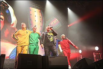 11 апреля 2019 г., Барнаул. Екатерина Смолихина   "Сколько бородатых мужчин в этом зале": как "Руки Вверх" выступили в Барнауле