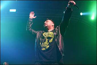 11 апреля 2019 г., Барнаул. Екатерина Смолихина   "Сколько бородатых мужчин в этом зале": как "Руки Вверх" выступили в Барнауле