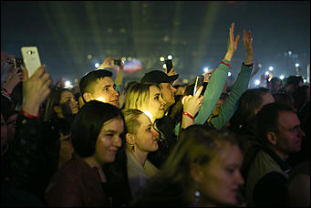 11 апреля 2019 г., Барнаул. Екатерина Смолихина   "Сколько бородатых мужчин в этом зале": как "Руки Вверх" выступили в Барнауле