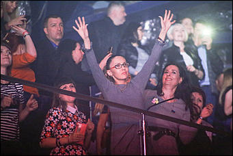 11 апреля 2019 г., Барнаул. Екатерина Смолихина   "Сколько бородатых мужчин в этом зале": как "Руки Вверх" выступили в Барнауле