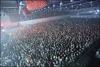 11 апреля 2019 г., Барнаул. Екатерина Смолихина   "Сколько бородатых мужчин в этом зале": как "Руки Вверх" выступили в Барнауле