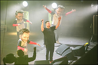 11 апреля 2019 г., Барнаул. Екатерина Смолихина   "Сколько бородатых мужчин в этом зале": как "Руки Вверх" выступили в Барнауле