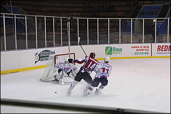 20 ноября 2016 года, Барнаул, Дворец спорта и зрелищ   Хоккейный клуб "Алтай" потерпел разгромное поражение от "Славутича" из Смоленска 