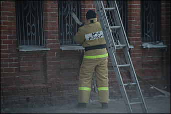 6 февраля 2018 г., Барнаул. Екатерина Смолихина   Как тушили загоревшийся "Дом афганцев" в Барнауле